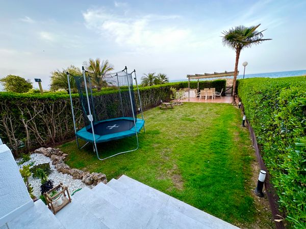 Apartamento con jardín privado y acceso directo a la playa en Xeraco