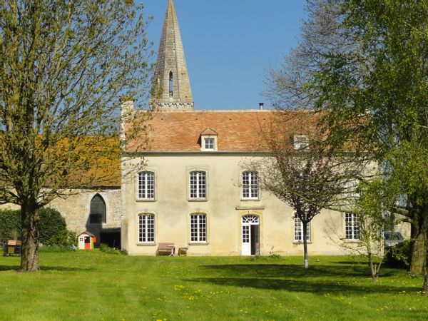 Maison de famille 18ème avec grand parc - 35min D-Day beaches Nous privilégions les échanges réciproques ou dans le même esprit de respect et d’attention.