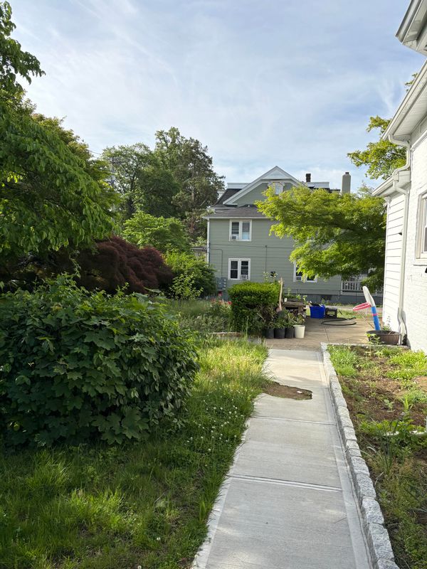 Spacious 2 bedroom home with garden located in the heart of Sleepy Hollow/Tarrytown