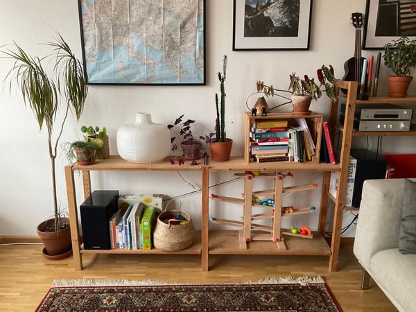 Bright, artistic, quiet and kid-friendly flat in Klein Basel. 10 minutes from the Rhine and station.