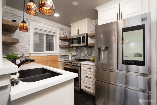 Pacific NW Heaven, remodeled 3BR/2Bath, Pool/Spa/Fitness, Views, and Sea Life