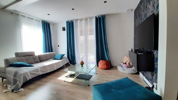 Une maison moderne pas tres loin de la mer et des petits ports de Gujan Mestras, village ostreicole