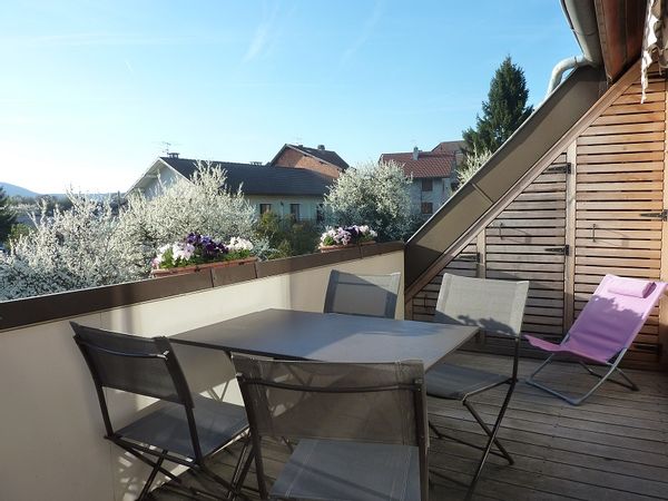 L'appartement de Martine est situé proche centre d'Annecy, du lac, des montagnes, au calme.
