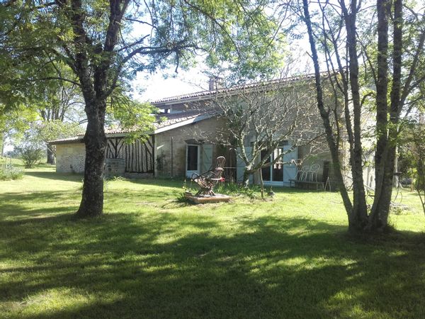 Forêt de la Double en Dordogne: La maison de Catherine et Jean Pierre