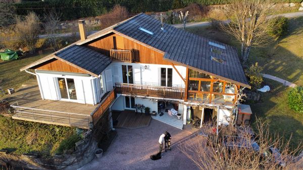 Chez Jean Paul et Annie Nous sommes un couple de retraités qui aimons voyages,rencontres, échanges.