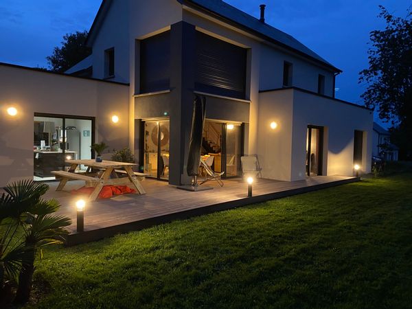 Maison lumineuse entre ville et mer