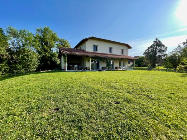 Maison au calme aux portes du village gourmand de Vonnas et de la Bourgogne