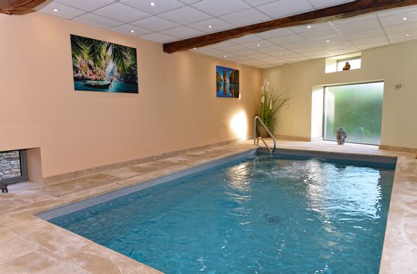 Maison avec piscine intérieure