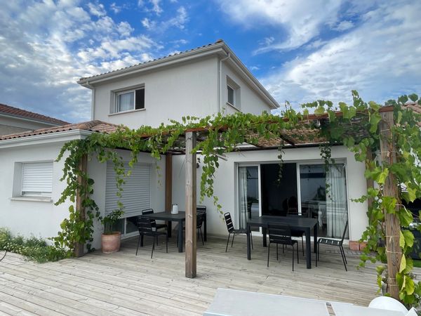 Proche de Bordeaux , maison avec piscine