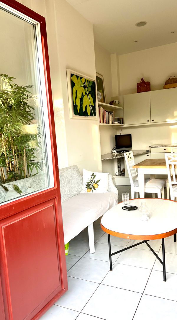 Luxury old fashion apparent in top location