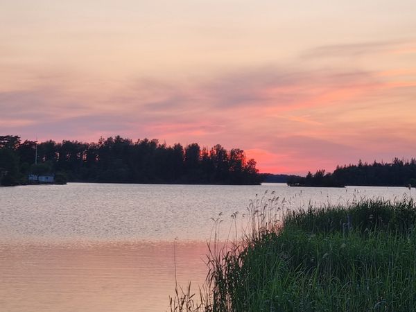 Mälarens best lake plot (?). South facing with its own 45 m2 bathingdock and rowingboat.