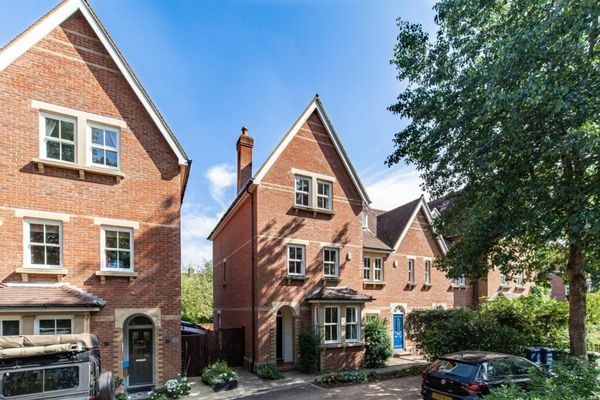 Canalside Townhouse Overlooking Port Meadow in Central Oxford