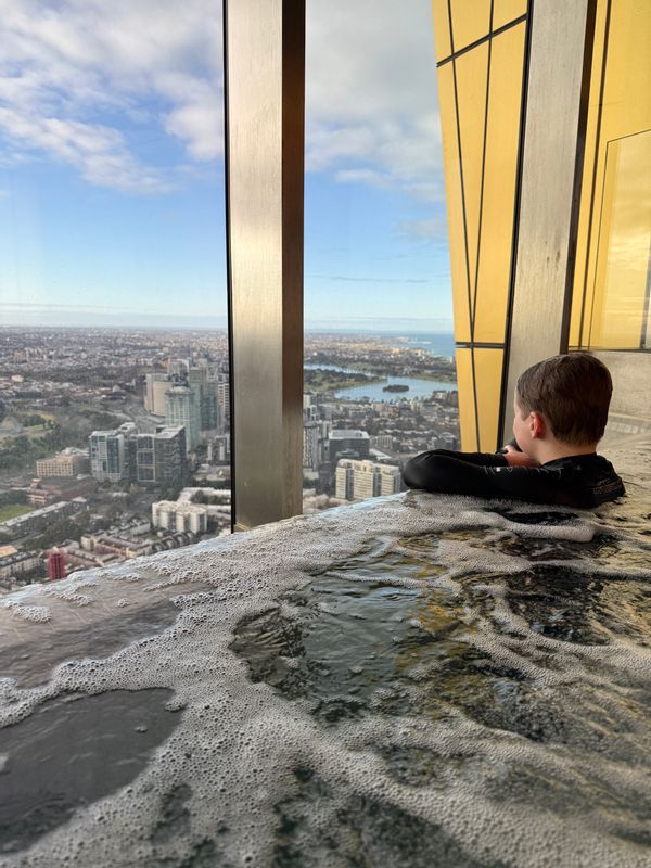 Matilda’s Skyview - Luxe 2 bedroom, 2bath, in the heart of Melbourne city!