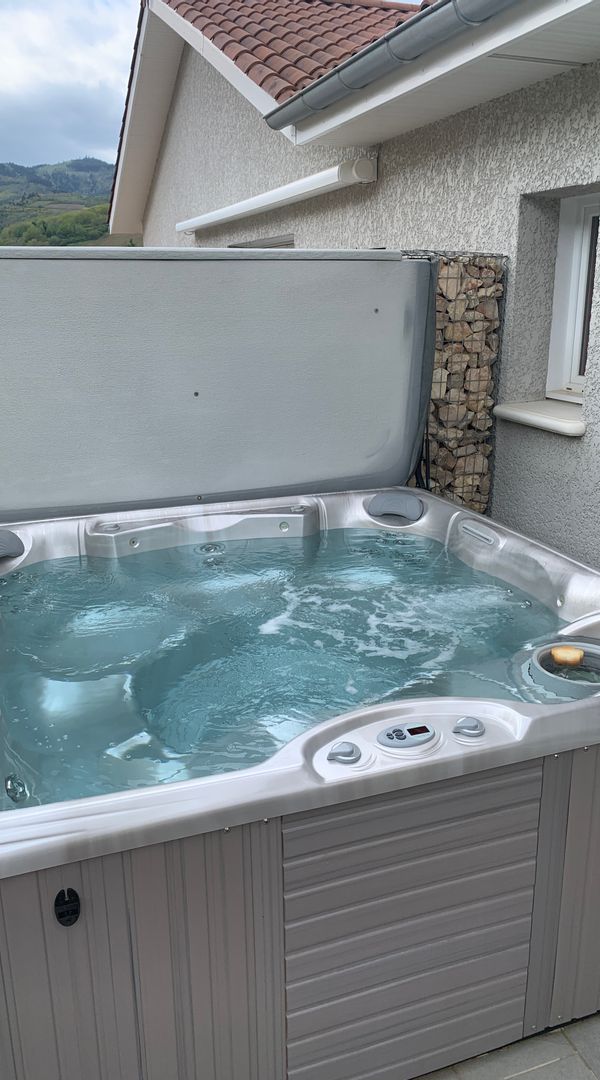 Maison de 60m2 mitoyenne à la nôtre. En plein cœur du Beaujolais