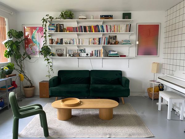 Large flat (looking for a place in London for Christmas holidays)