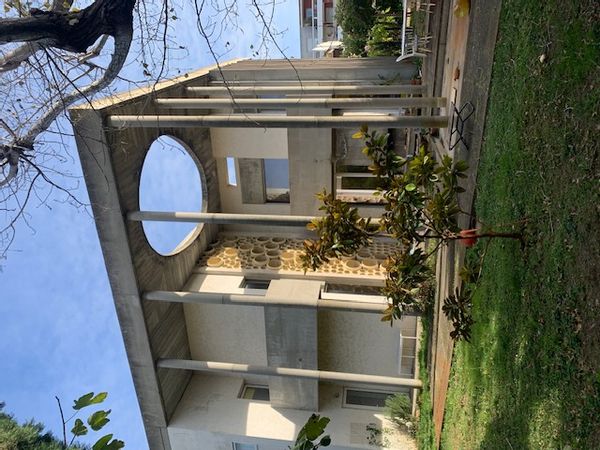 Maison brutaliste de 1968.