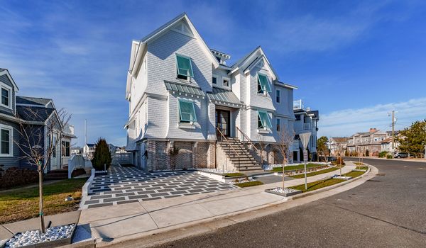 SHDREAMHOUSE is a bayfront home perfect for large families or a multi family in stone harbor nj.