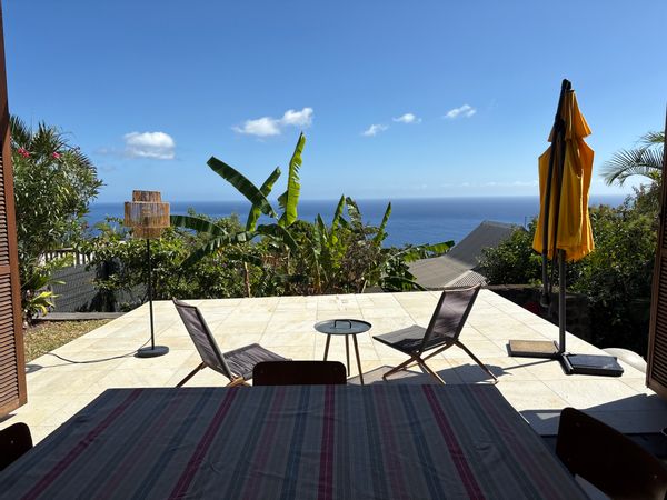 Villa d’architecte vue mer et piscine