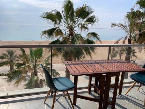 Grand appartement face à la mer avec piscine