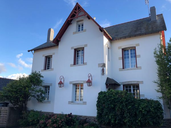 maison de maitre spacieuse  entourée de promenades vertes en accès direct , près du centre ville