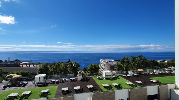 A spacious flat with a great ocean view on the ever green island of Madeira (Portugal).