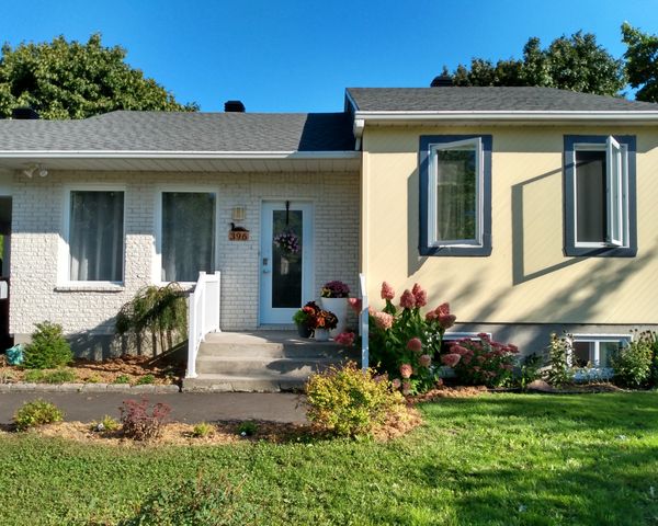 Home in Saint-Joseph-Du-Lac