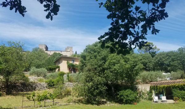 Un château à la campagne