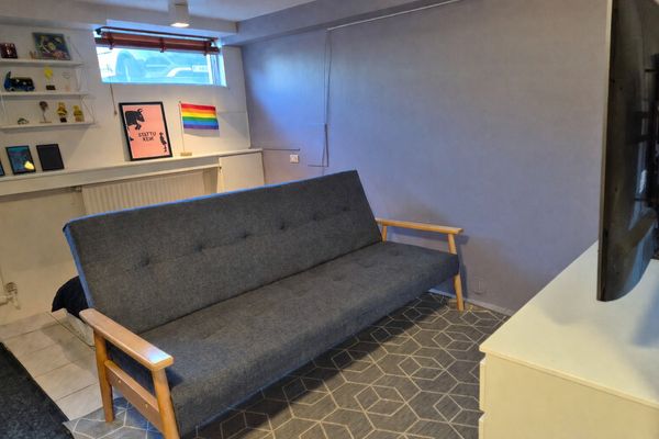 Simple Studio w/ Private Entrance + Parking (No Shower)