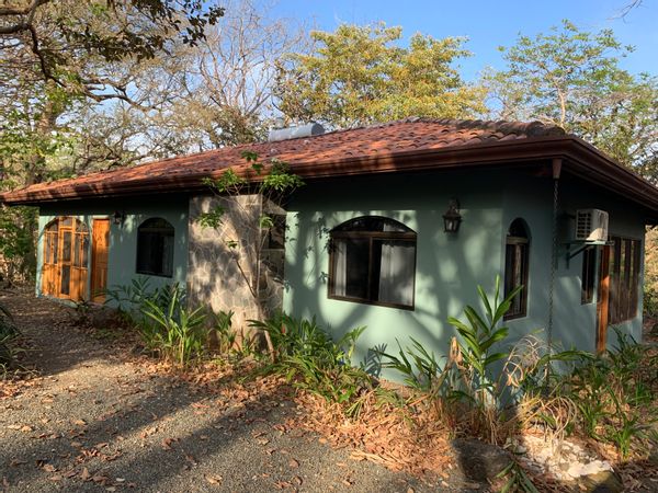 2 bedroom house in Costa Rica. Close to the beach