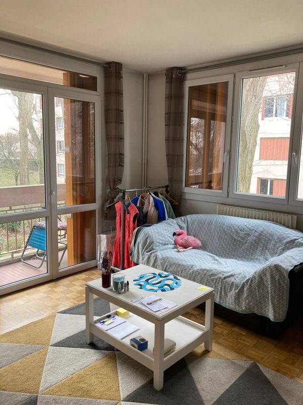 La chambre privée avec le balcon