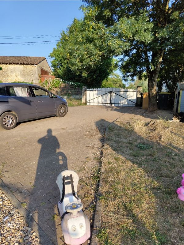 Home in Saint-Denis-De-Pile