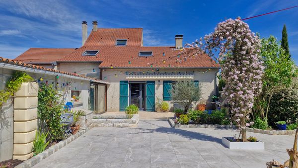 Maison Familiale entre le Pal et les Volcans d'Auvergne. Lire les infos complètementaires. Merci