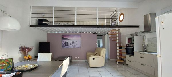 La maison dans les pins disponible de septembre à juin