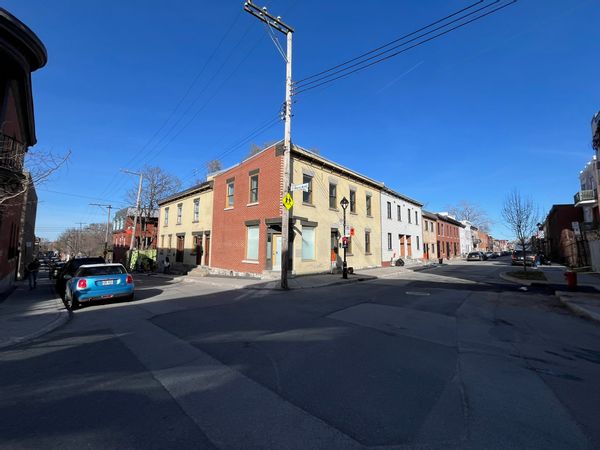 Beautiful 2-bedroom apartment near Mount-Royal // Appartement lumineux 2-chambres avec cachet au pied du Mont-Royal
