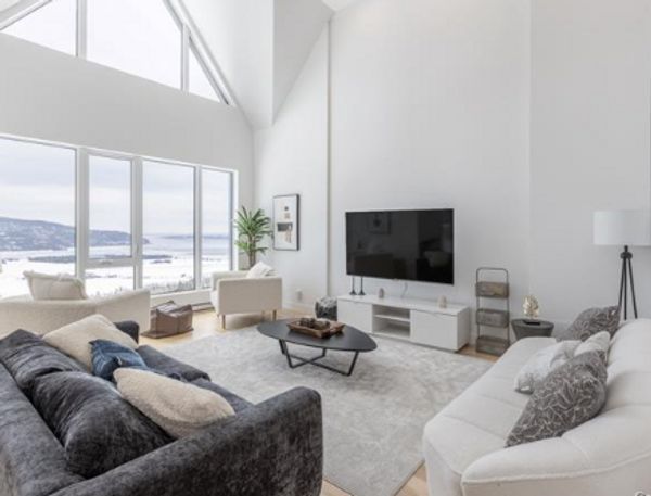 La chambre privée avec vue sur le fleuve avec locataires au rez-de-chaussée. Vous aurez le 2e étage.