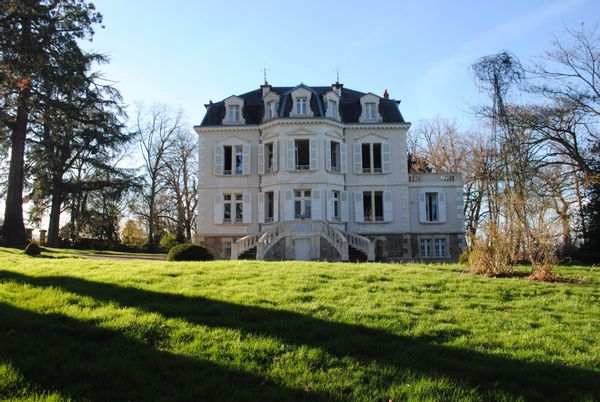 1700s Château in Central France, gorgeous gardens - idyllic artist, family, writers retreat