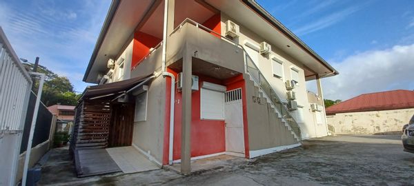 Une chambre climatisée pour un séjour proche du centre-ville de Cayenne.