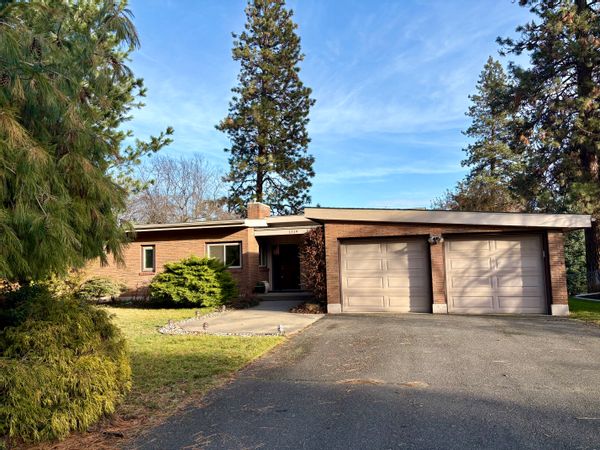South Hill mid-century (4 night minimum stay please)