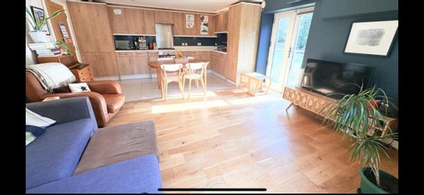 Peaceful Suburban Apartment close to City Centre