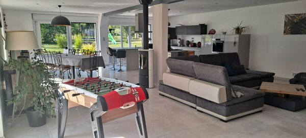 Maison au calme avec ruisseau.