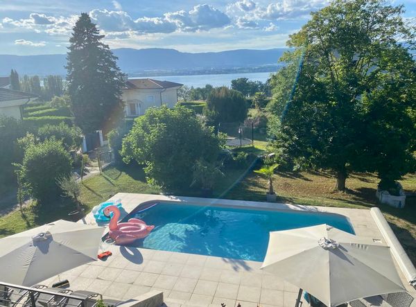 Maison avec piscine au bord du lac Léman: ETE 2026: Recherche avec mer ou ocean accessible à pieds