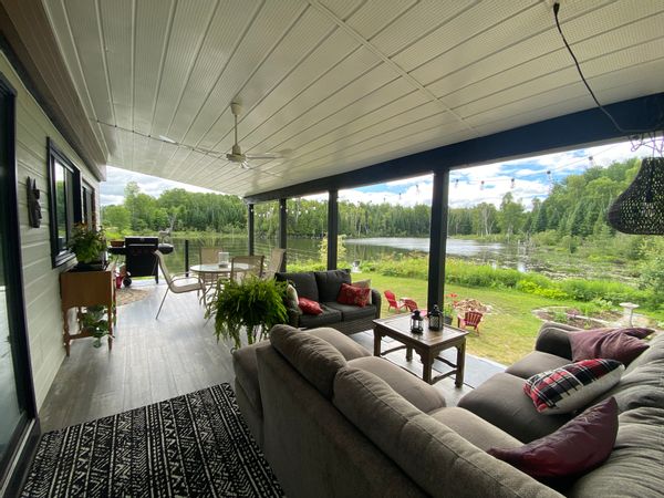 Havre de paix en nature, bordé par un lac