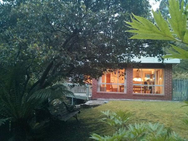 3 Bedroom house on 1.75 acres on mountainside bush area close to Hobart