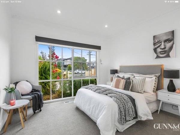 Newport: A beach and bush retreat fifteen minutes to Melbourne!