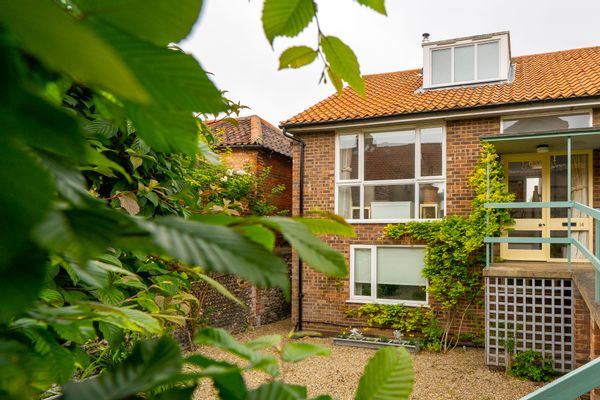 Upside down 1970's house by the sea. Shop
Lane. Wells next the Sea. Two minutes from the quay.
