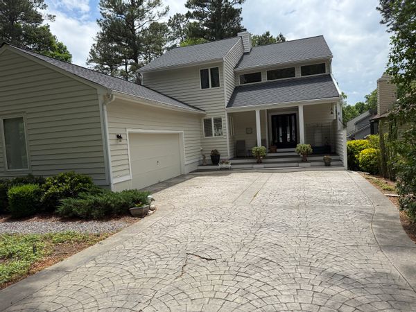 Lovely large family-friendly waterfront home with great lake views
