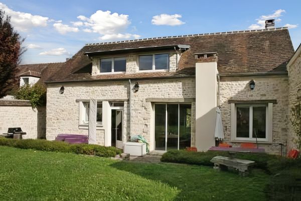 House in the middle of the Fontainebleau forest