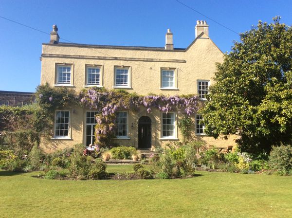 Beautiful Georgian house in Cathedral City near Glastonbury and Bath