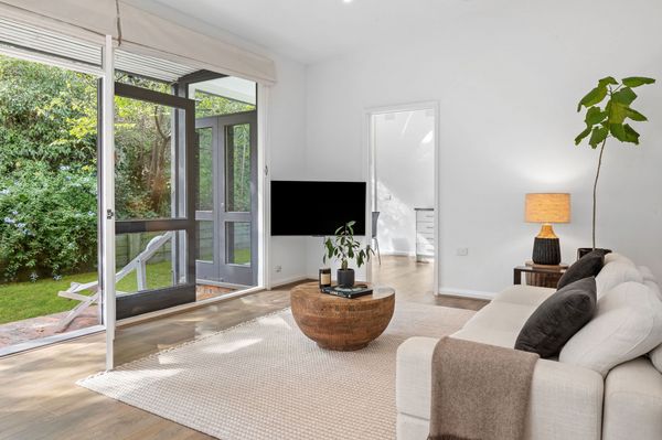 Stylish 2 Bedroom Home with Private Garden