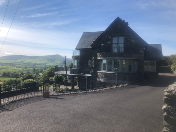 Dingle town with panoramic views. No GP